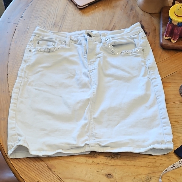 Earl Jean White Denim Above Knee Slit Skirt Size 10 Rhinestone Trim Pockets - Picture 1 of 10